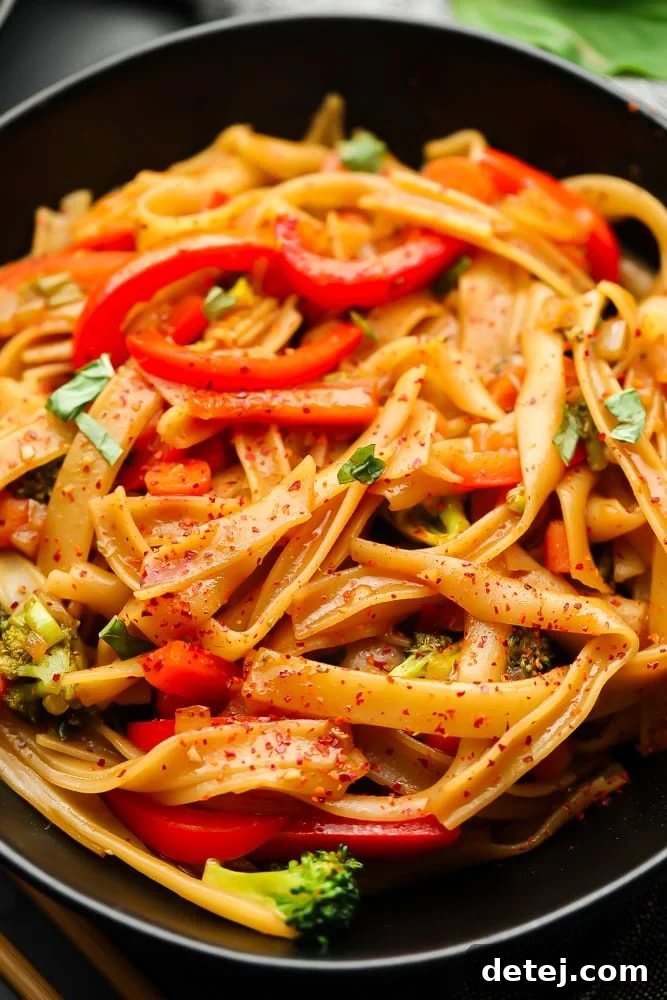 close up of a bowl of spicy vegan Thai drunken noodles