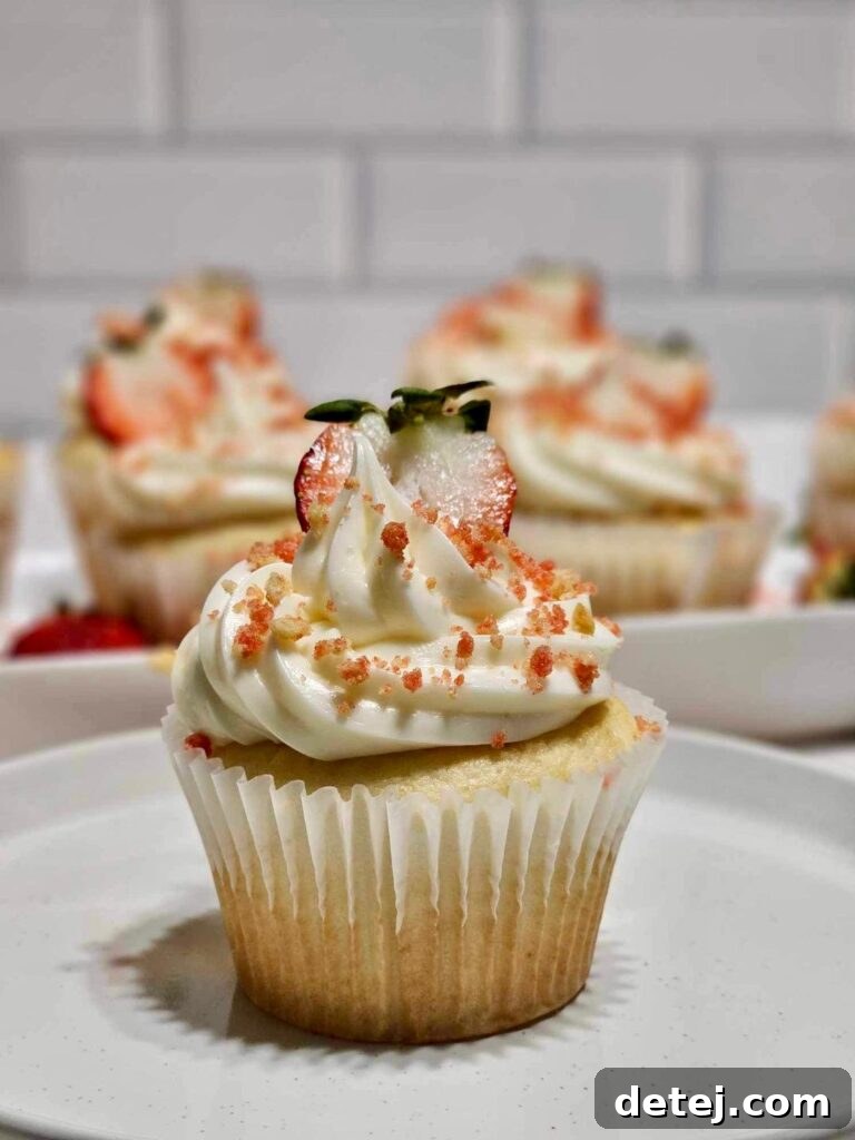 Easy Strawberry Crunch Cupcakes