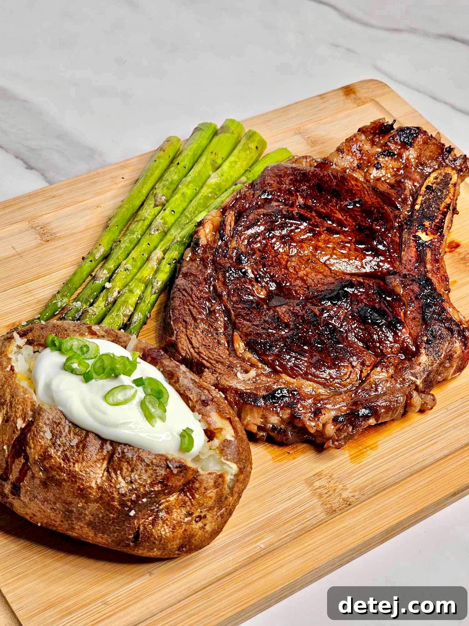 Houston’s Hawaiian Ribeye