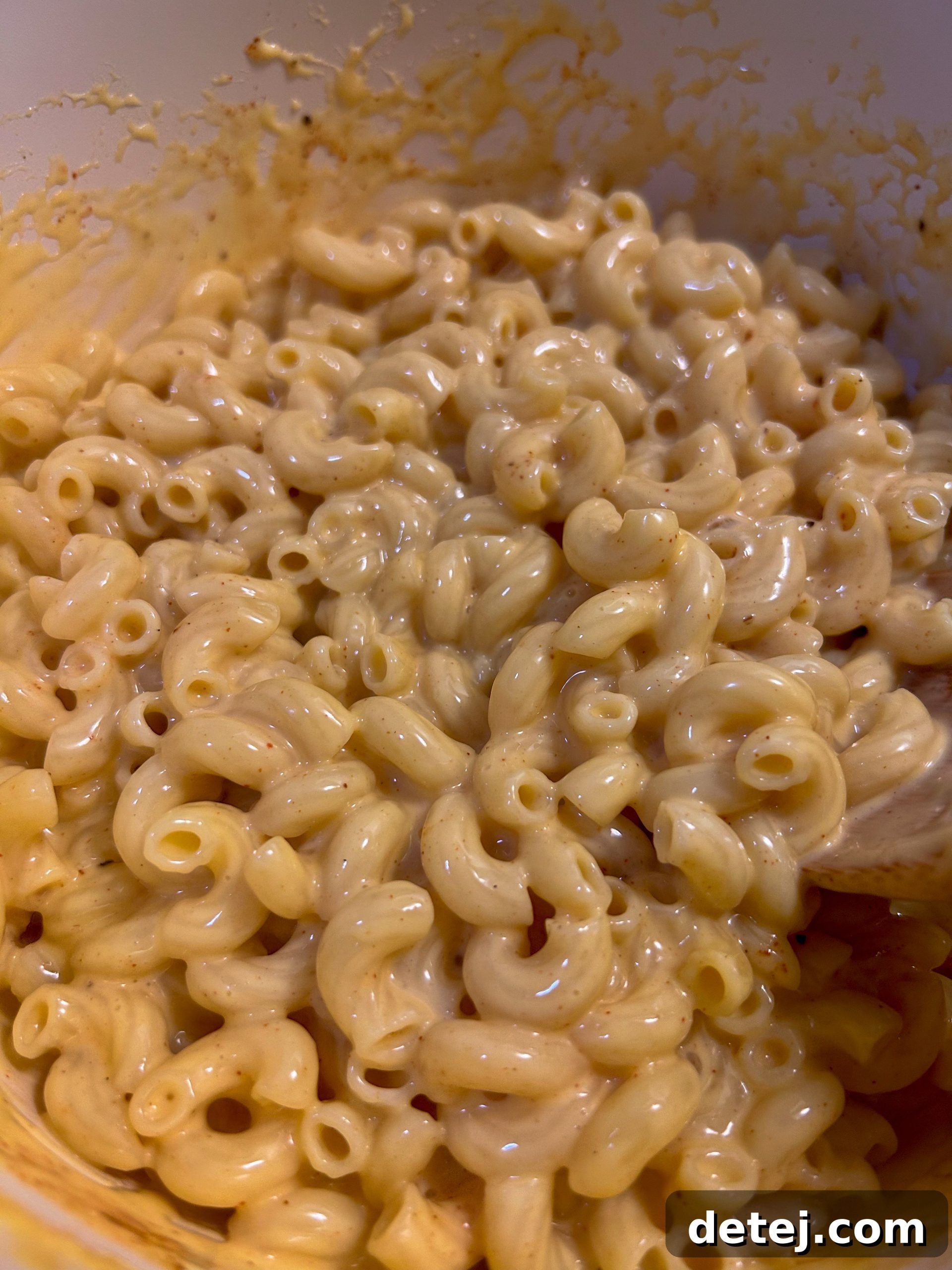 Finished Outback Steakhouse Mac and Cheese in a bowl