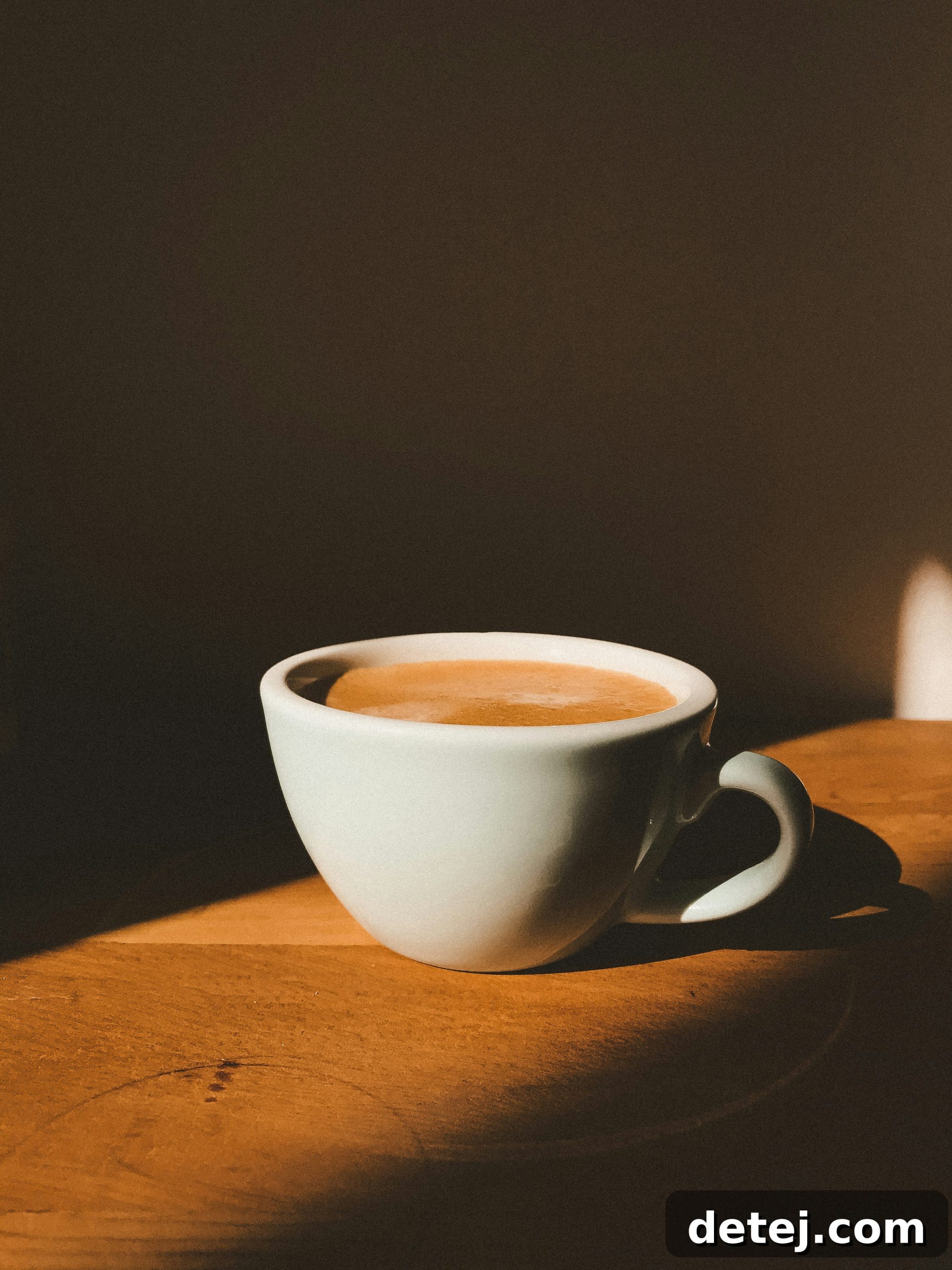 Omeprazole and Coffee: What's the Wait 2 Freshly brewed coffee in a ceramic mug, steam rising, on a wooden table. The image symbolizes a moment of calm before the daily rush, but also highlights the potential dilemma for those managing acid reflux.