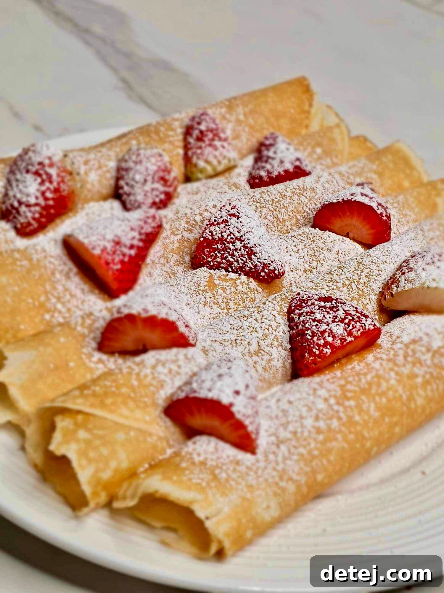 Easy Strawberry Cheesecake Crepes Recipe
