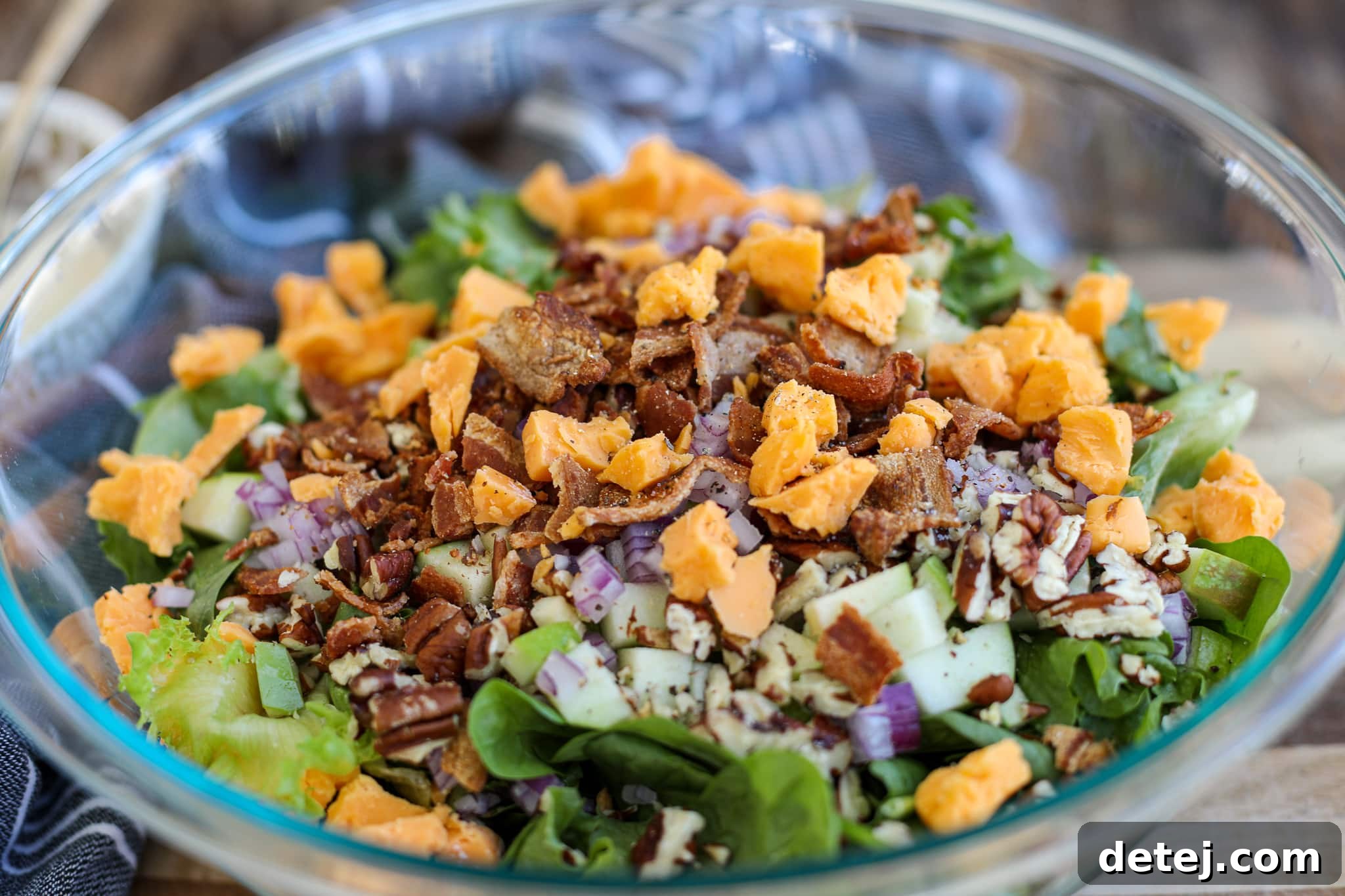 Cheddar Apple Bacon Salad with Creamy Honey Dijon – Healthyish Foods