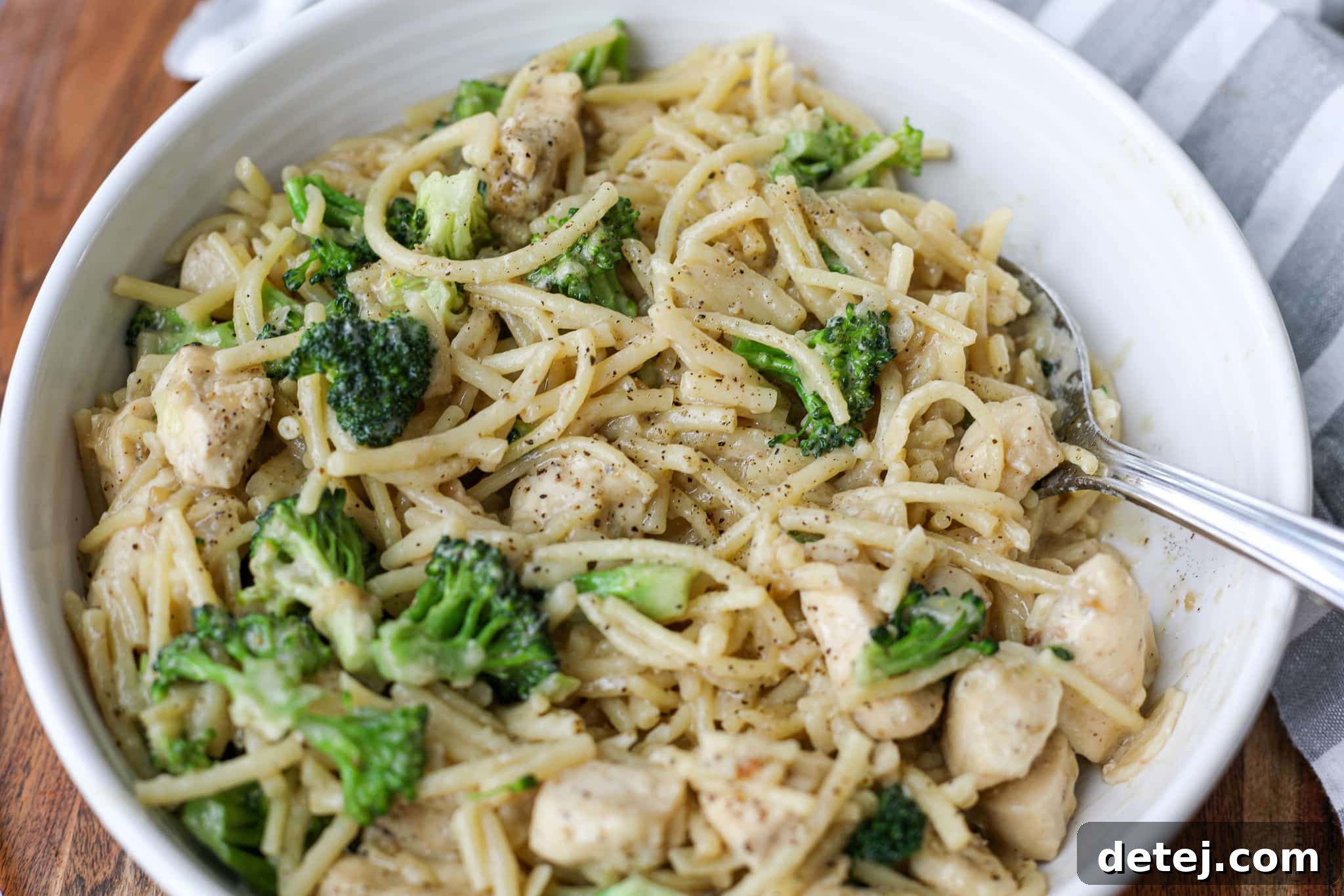 Creamy Chicken and Broccoli Pasta 2 Irresistible Cheesy Chicken and Broccoli Pasta for Quick Dinners