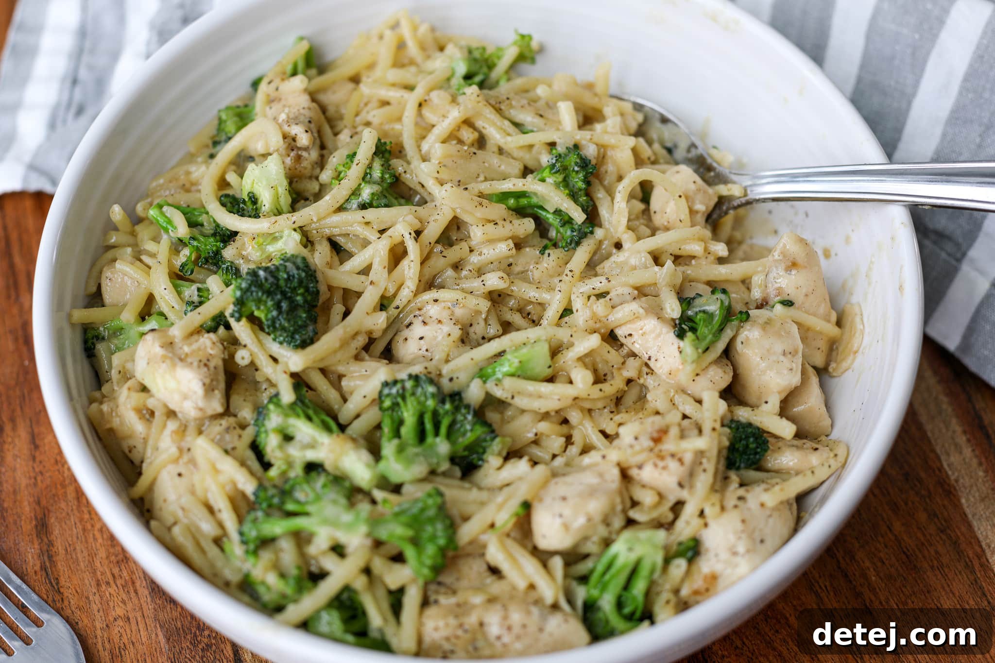 Creamy Chicken and Broccoli Pasta 4 Close-up of creamy Cheesy Chicken and Broccoli Pasta