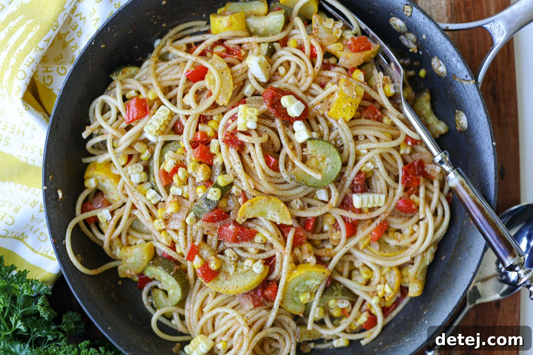 Vibrant Spring Pasta 4 A freshly made bowl of Pasta Primavera topped with fresh herbs, ready to be enjoyed.