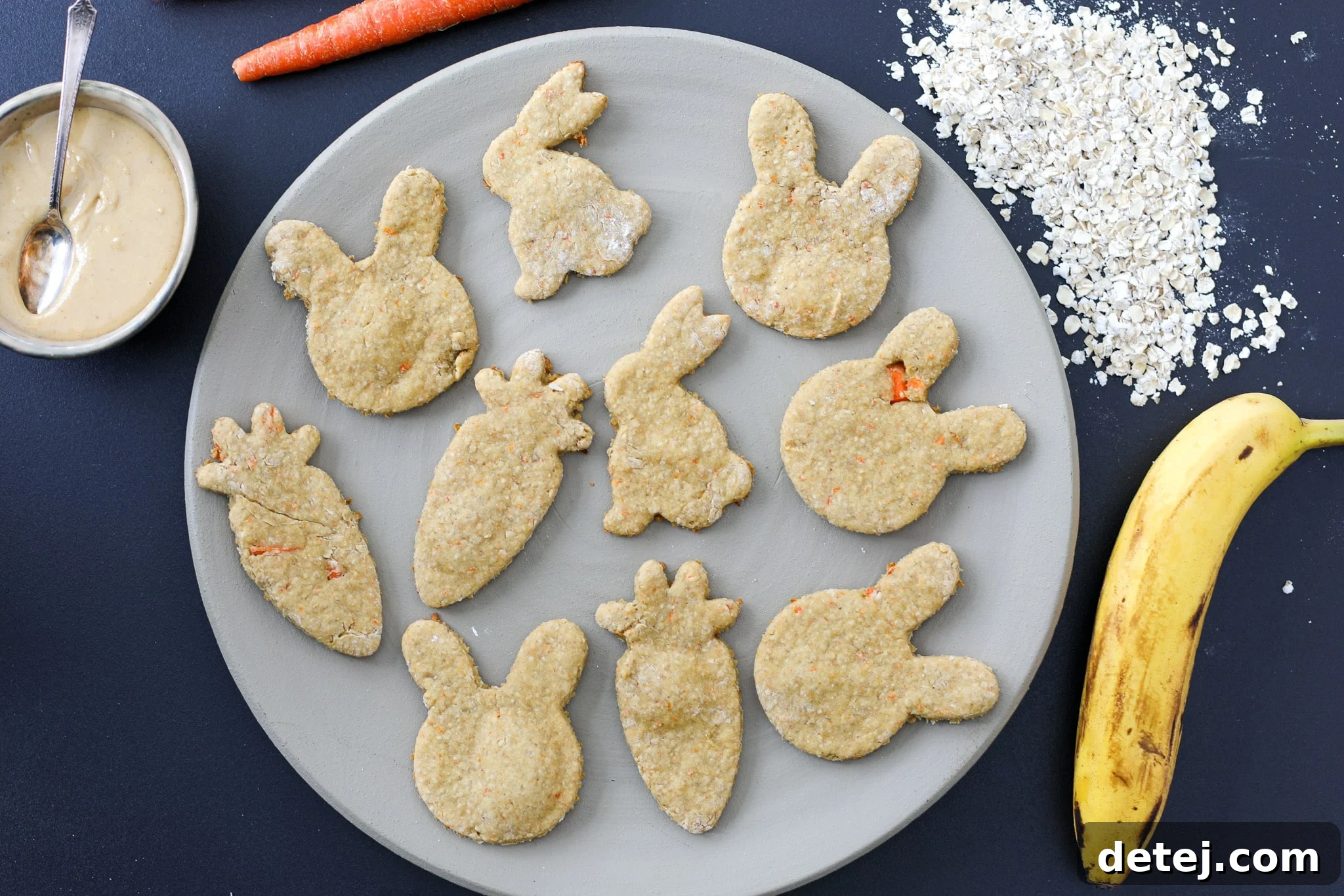 Healthy Homemade Dog Treats – A nutritious and delicious snack for your furry friend, made with simple, natural ingredients like oats, peanut butter, carrots, and bananas. Perfect for pet parents looking for wholesome options.